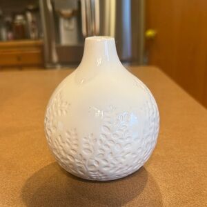 Crate&Barrel Lucy Textured Cream Vase 6”